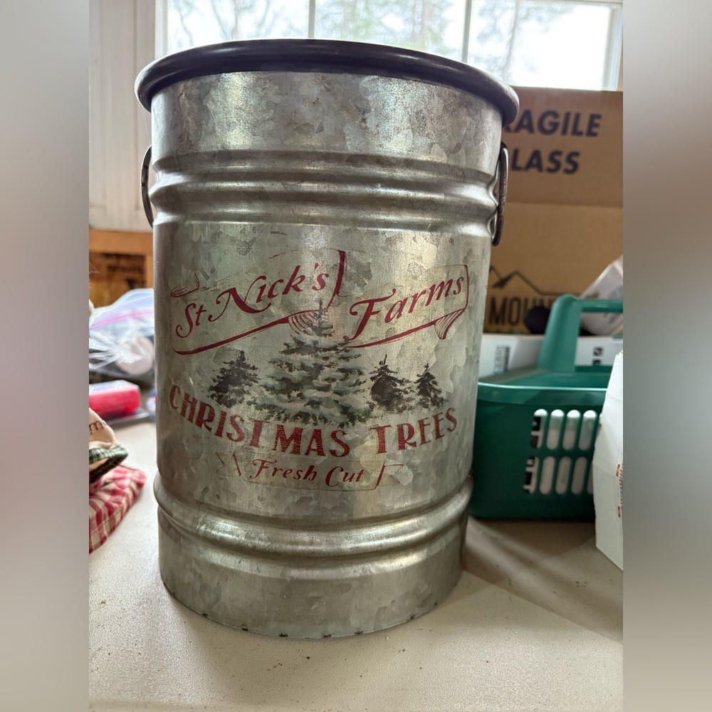 Christmas tin